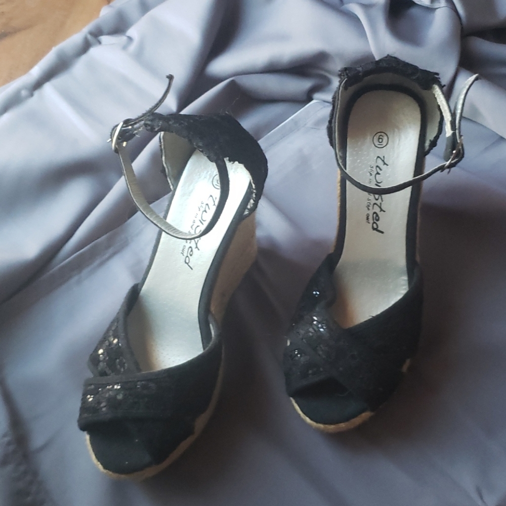 Twisted wedge heels
